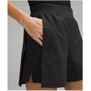 Lululemon Stretch Woven Relaxed-Fit High-Rise Short 4" - Black XL
